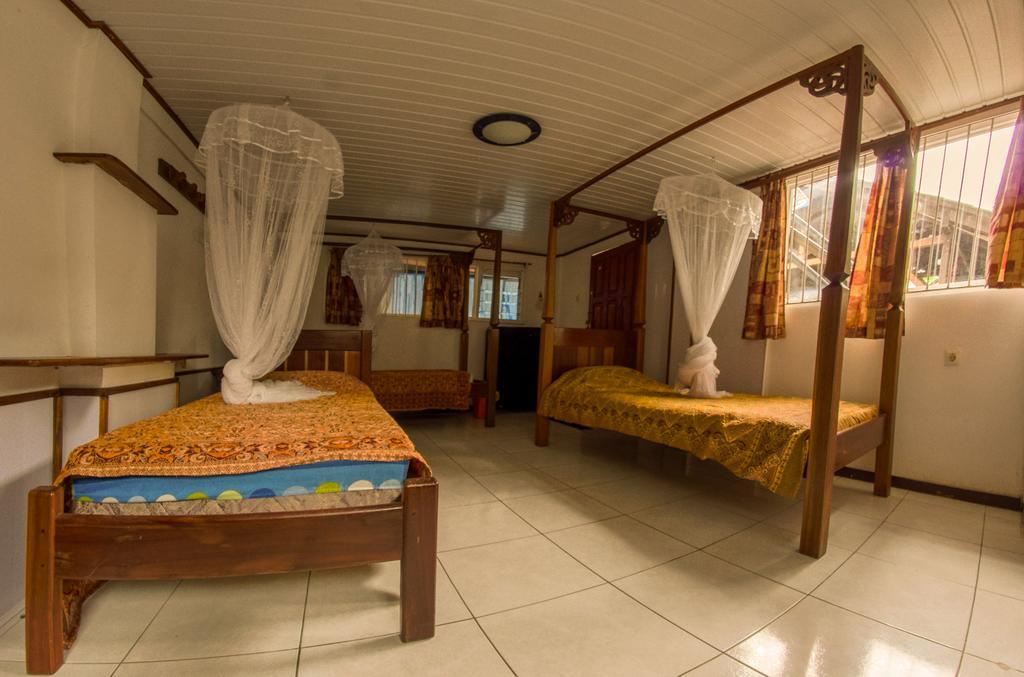 Guesthouse Un Pied-A-Terre Paramaribo Exterior foto