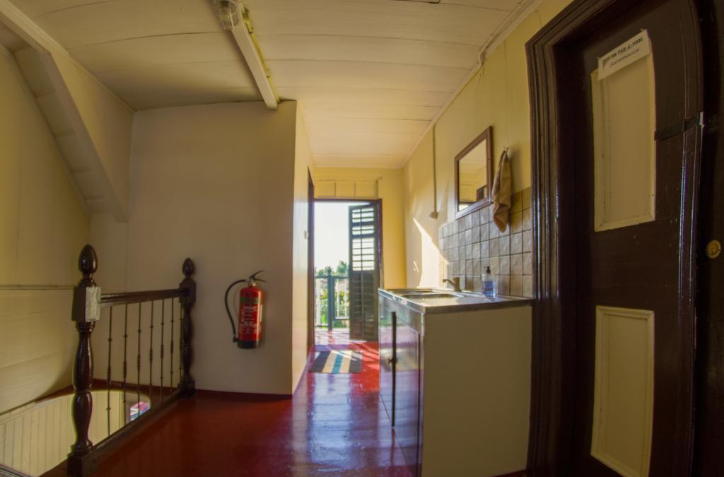 Guesthouse Un Pied-A-Terre Paramaribo Exterior foto